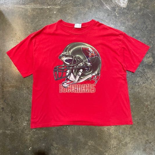 Buccaneers Big Helment tee