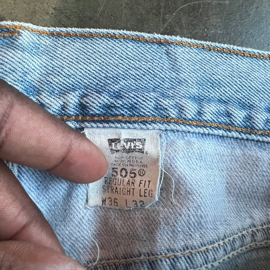 Lightwash Levis 505 Jeans