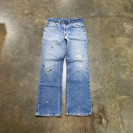 Distressed Levis 51717