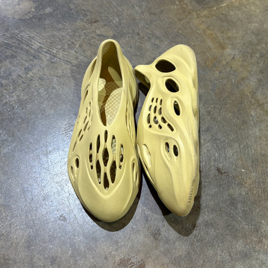 Yeezy Foam RNNR Sulfur No Box