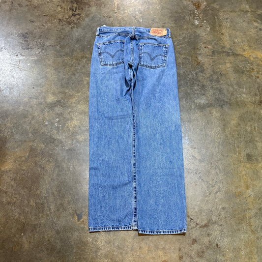 Levi’s 501 Light Wash Denim Jeans (W33 L34)