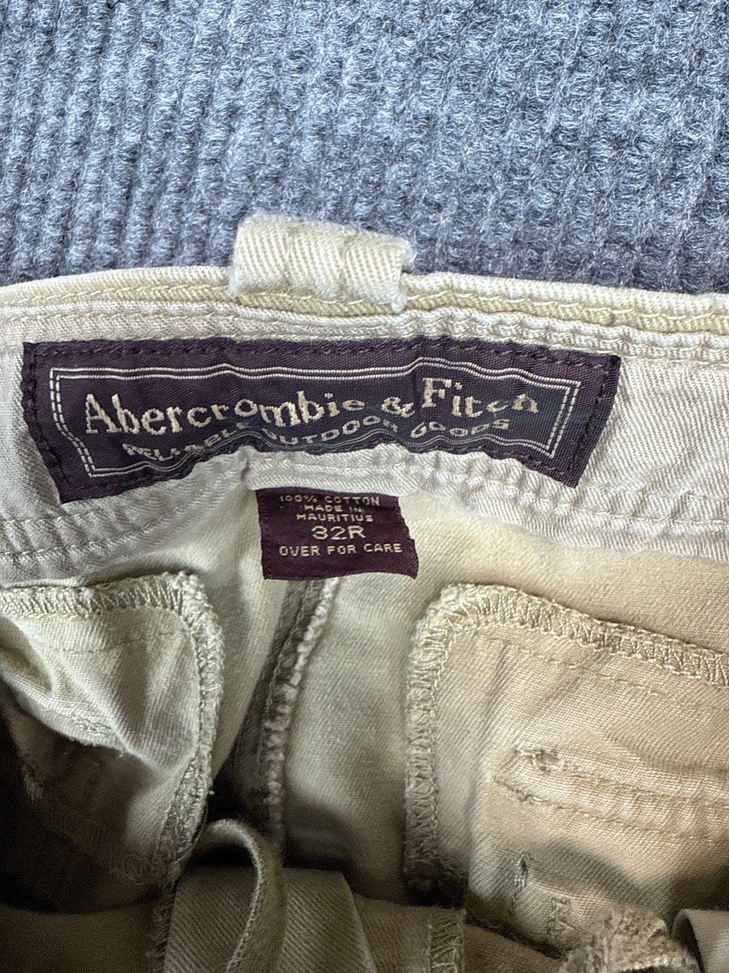 Abercrombie & Fitch Khaki Cargo Pants (32R)