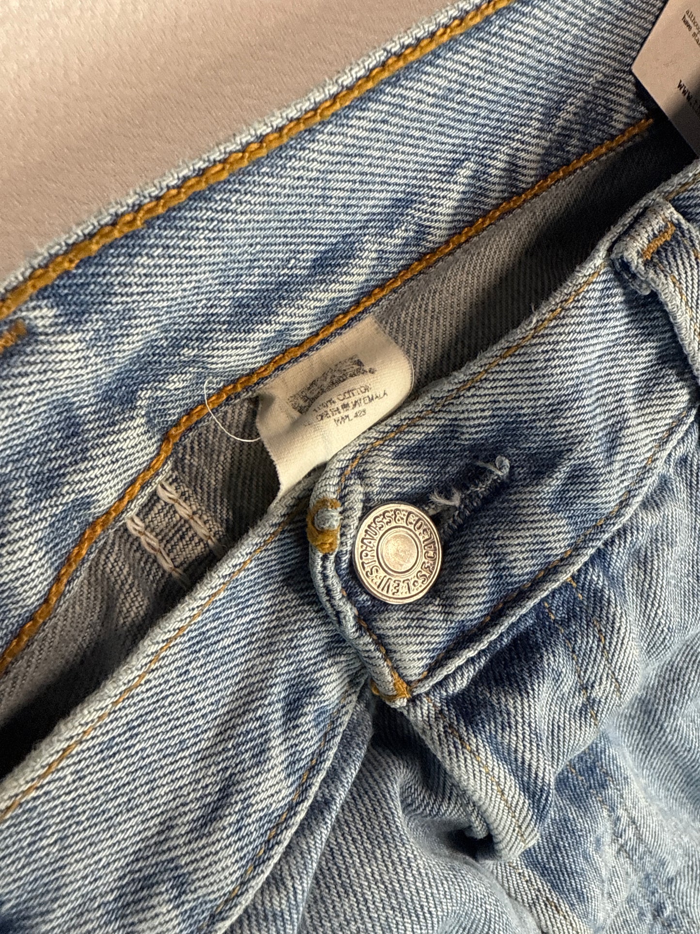 Levi’s 550 Relaxed Fit Light Wash Jeans (W34 L34)