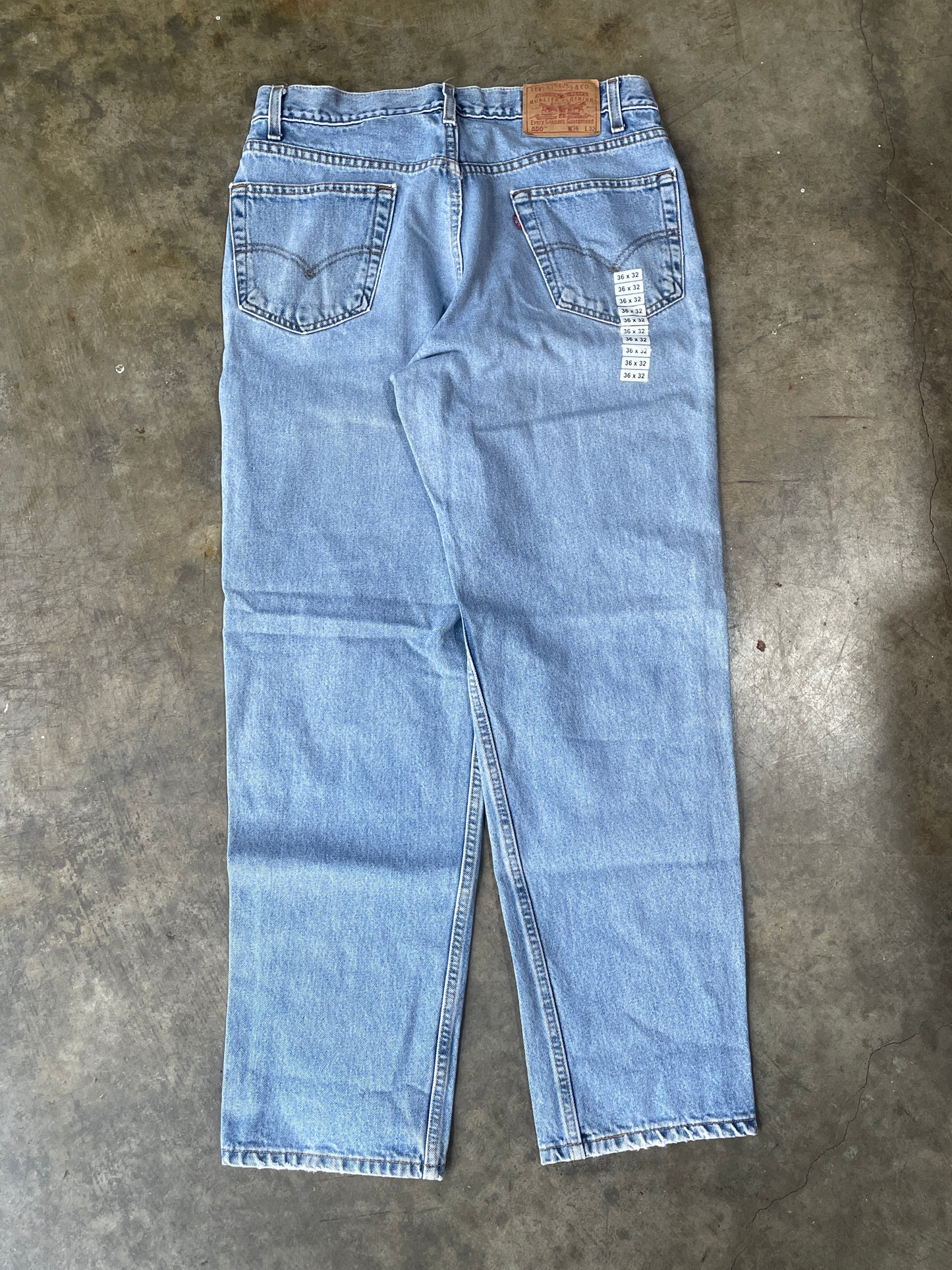 Levis 550 Lightwashed Jeans