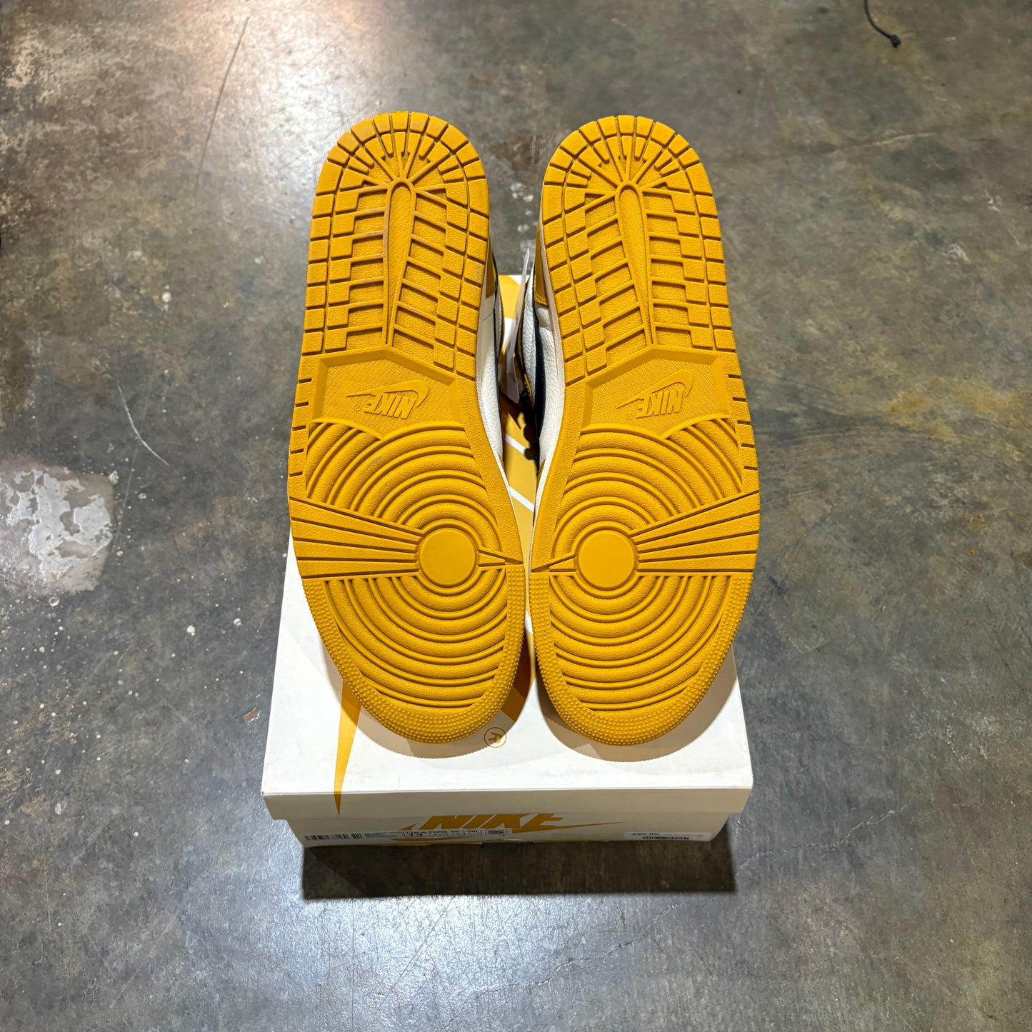 Jordan 1 Retro High OG Yellow Ochre
