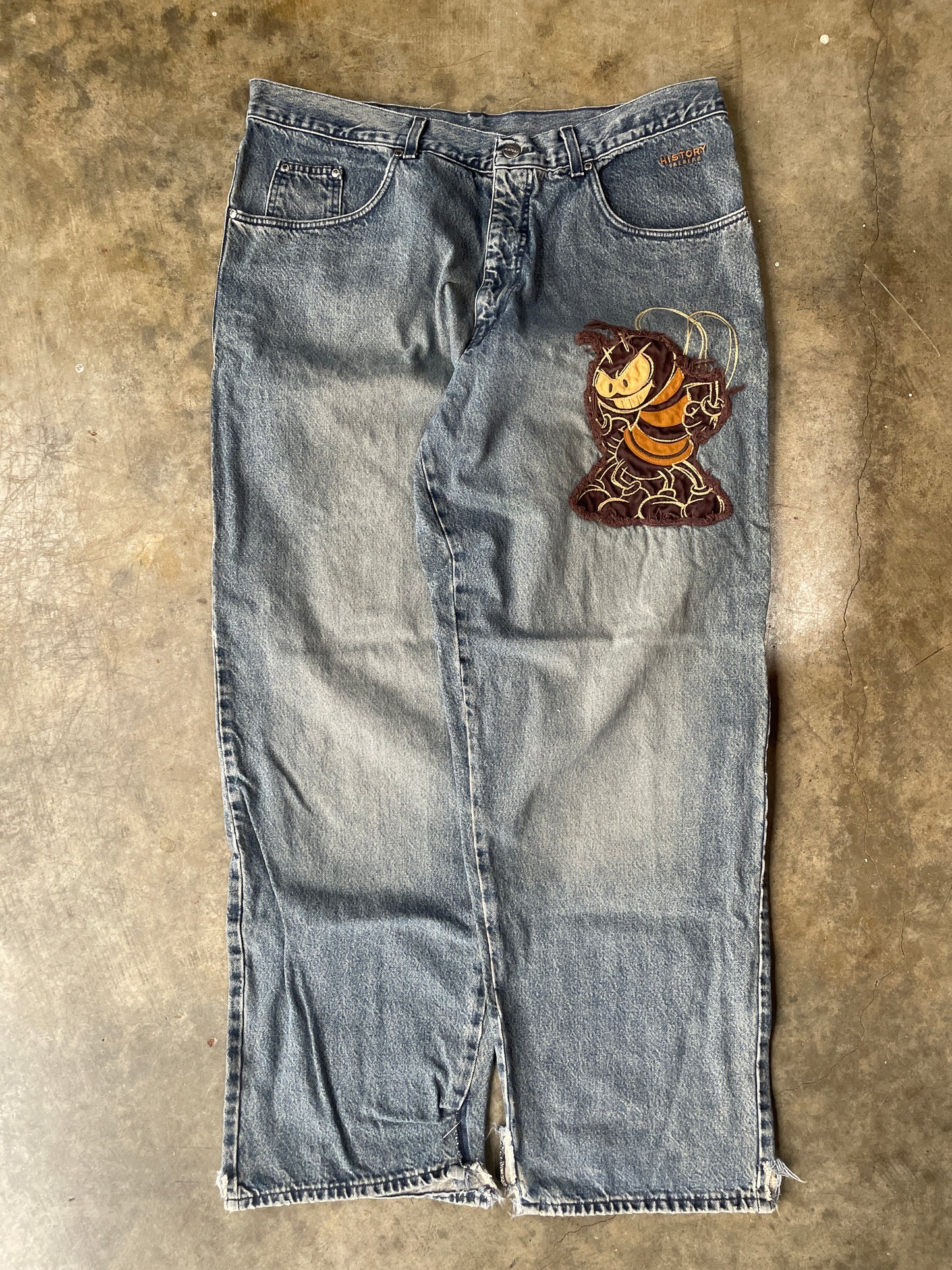 Retro History Light Wash Bee Graphic Jeans (W40 L32)