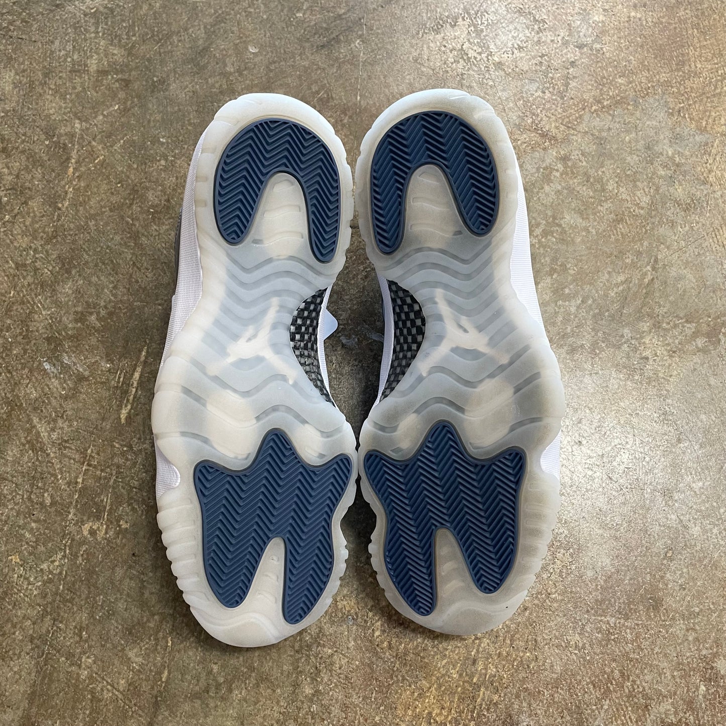 Jordan 11 Retro Low Diffused Blue (No Box)