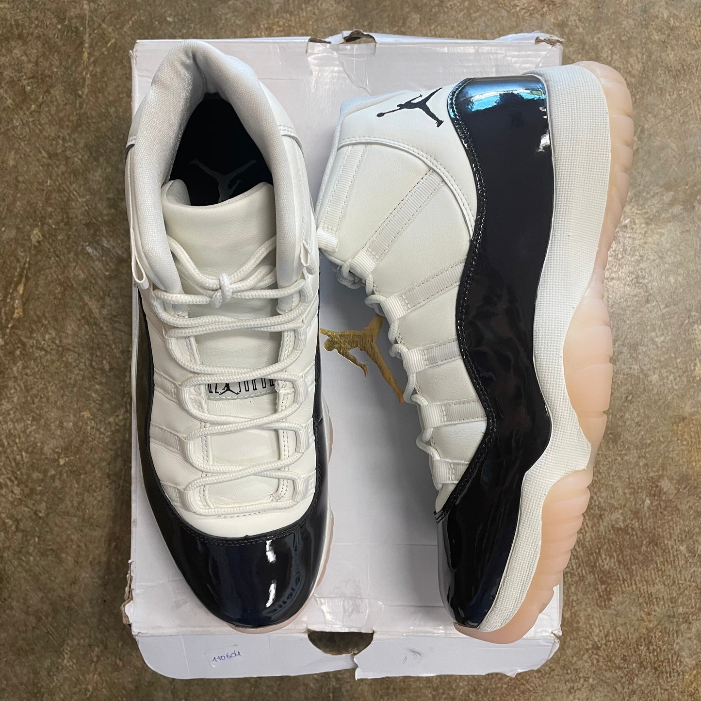 Jordan 11 Retro Neapolitan (W)