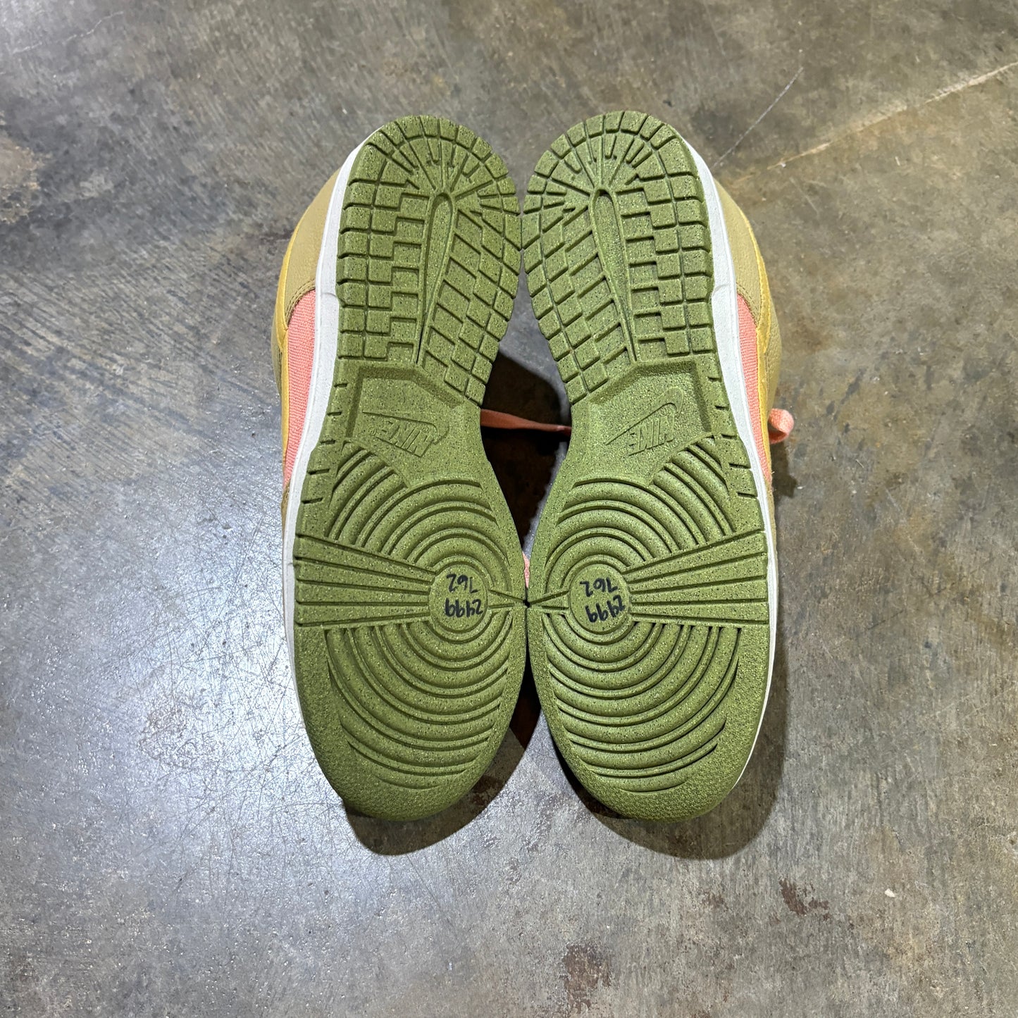 (No Box) Nike Dunk Low sun Club