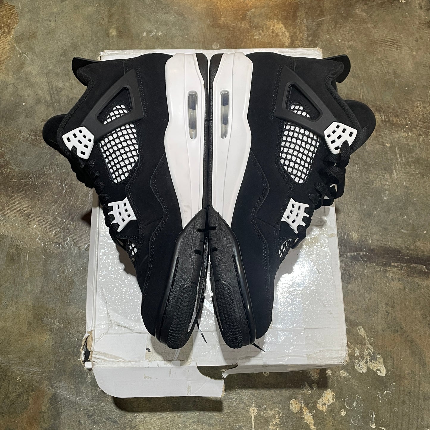 Jordan 4 White Thunder