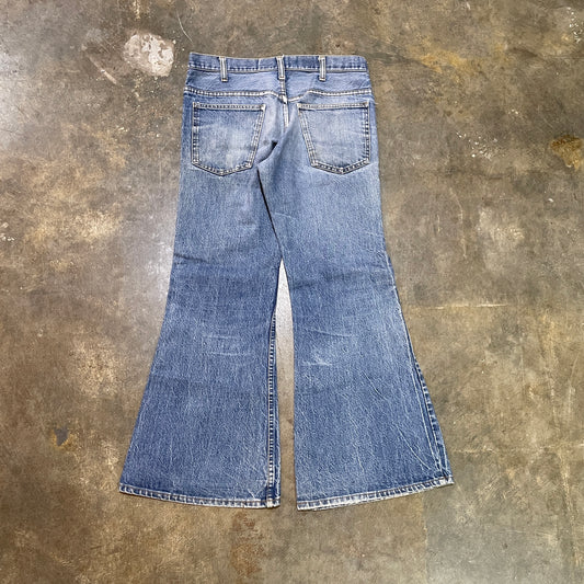 Plain Pockets Bell Bottom Jeans3