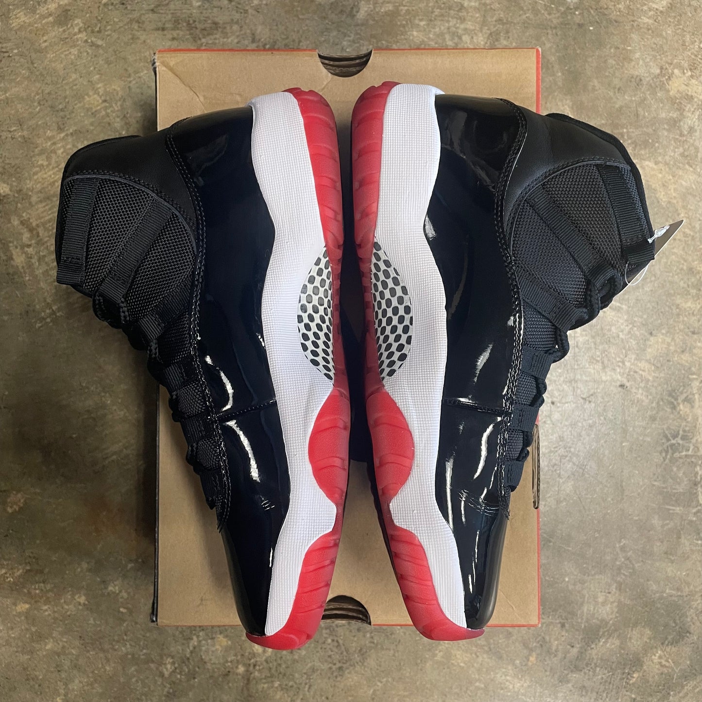 Jordan 11 Retro Playoffs Bred (2019)