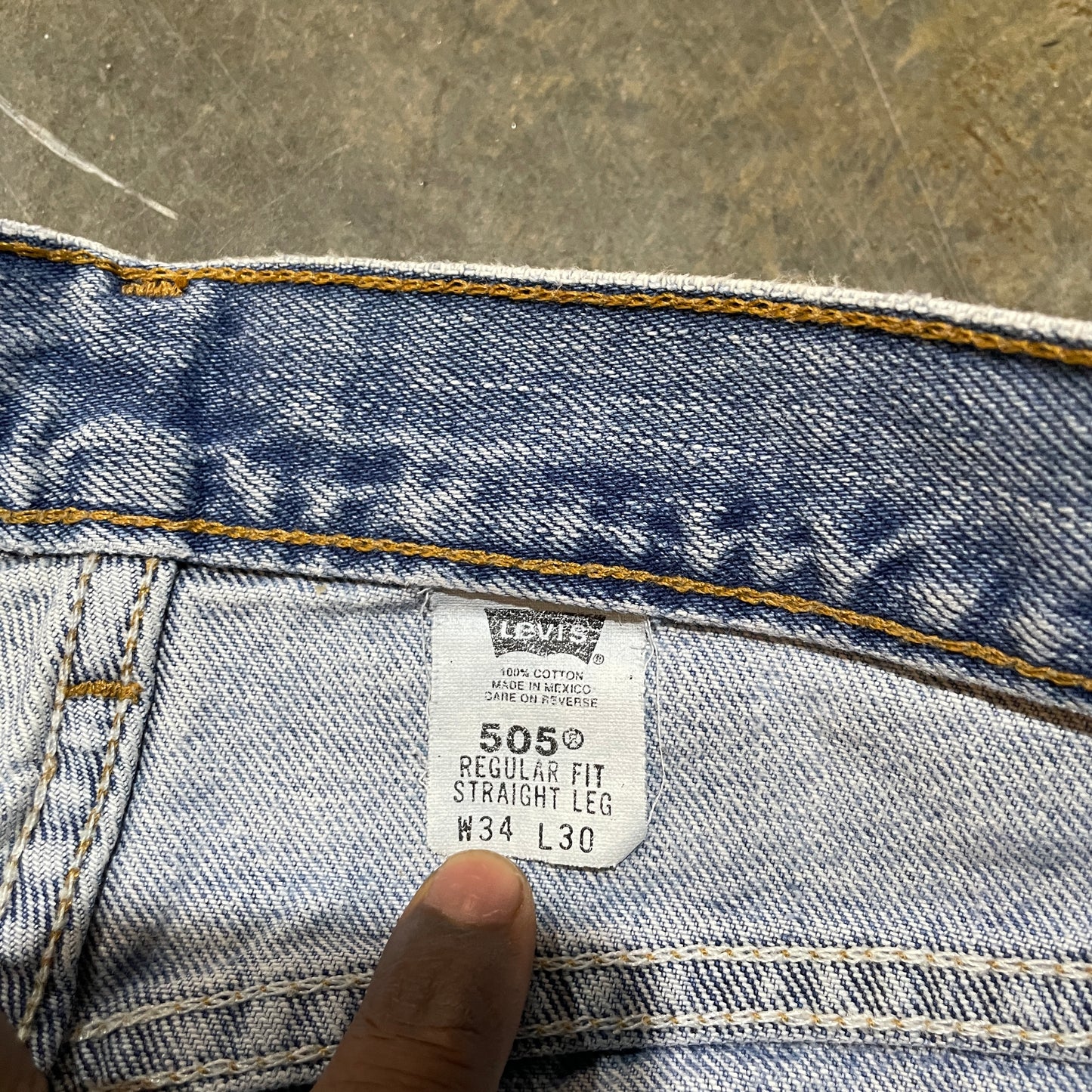 Lightwash Levis 505