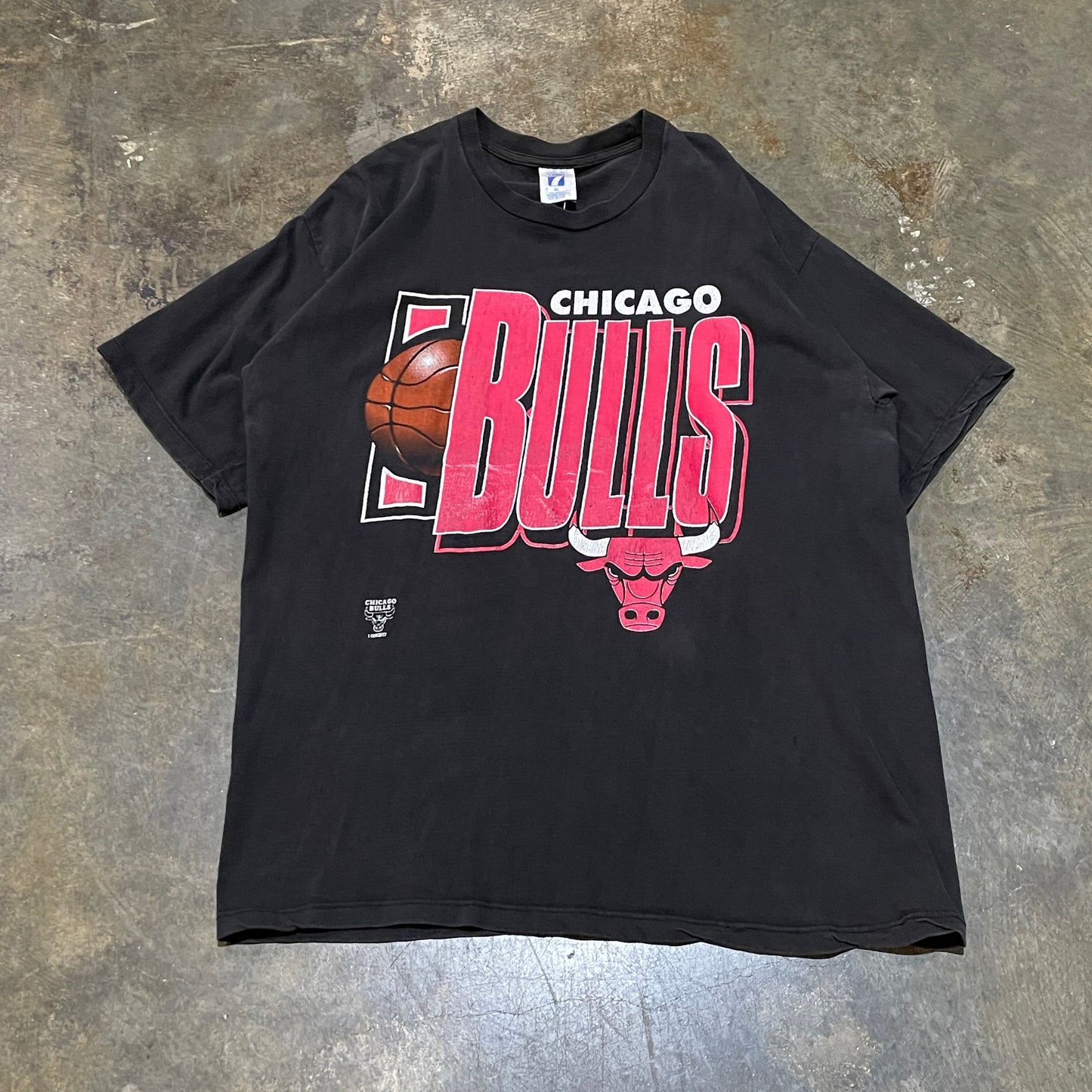 Black Chicago Bulls Big Letter Tee