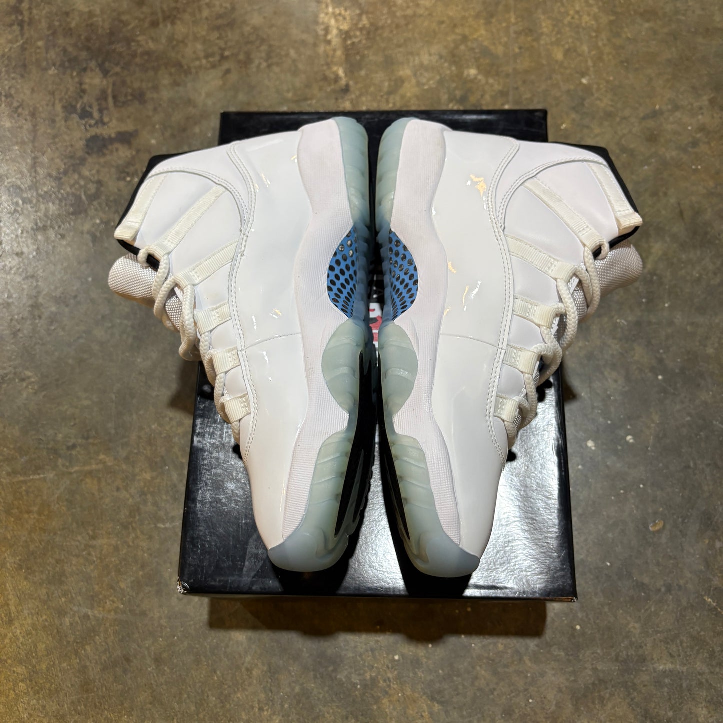 Jordan 11 Legend Blue