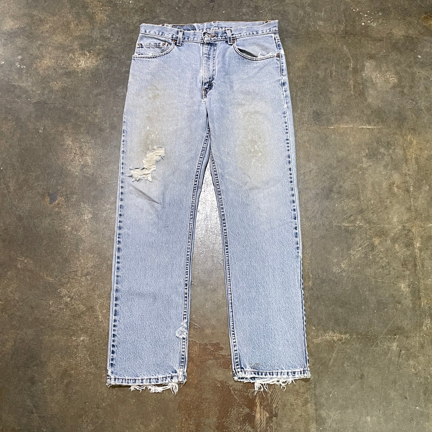 1990s Levis Light Wash Distressed Jeans (34x30)