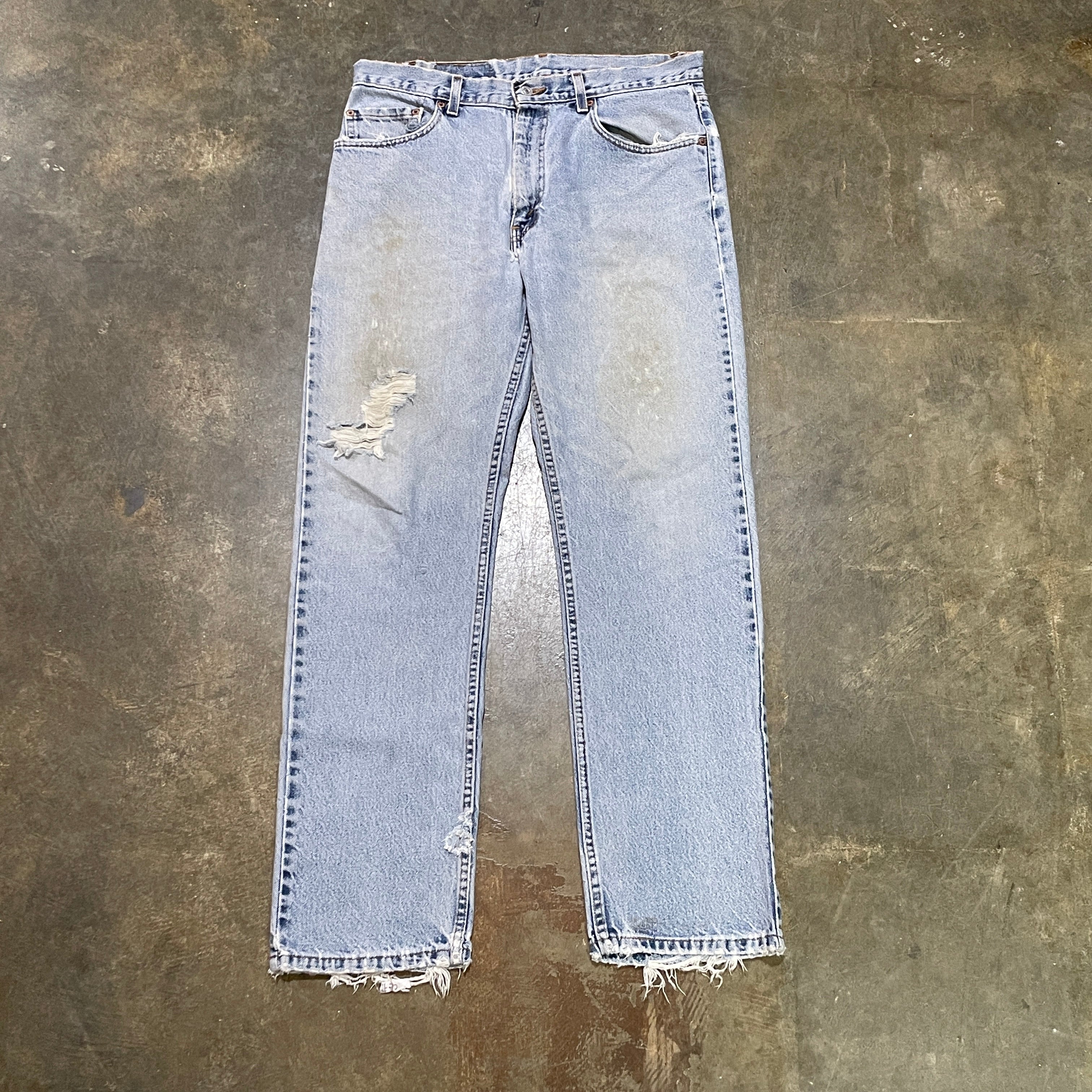 1990s Levis Light Wash Distressed Jeans (34x30)