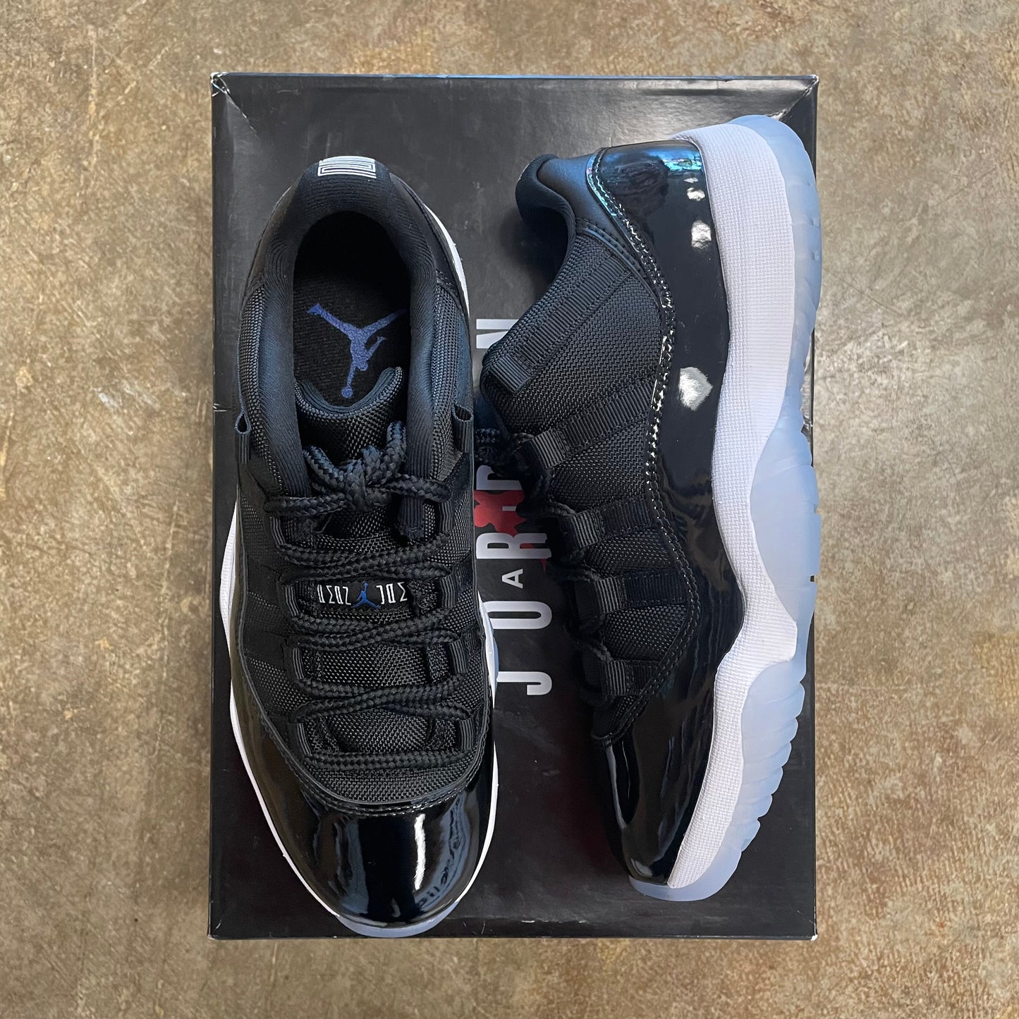 Jordan 11 Low Space Jam