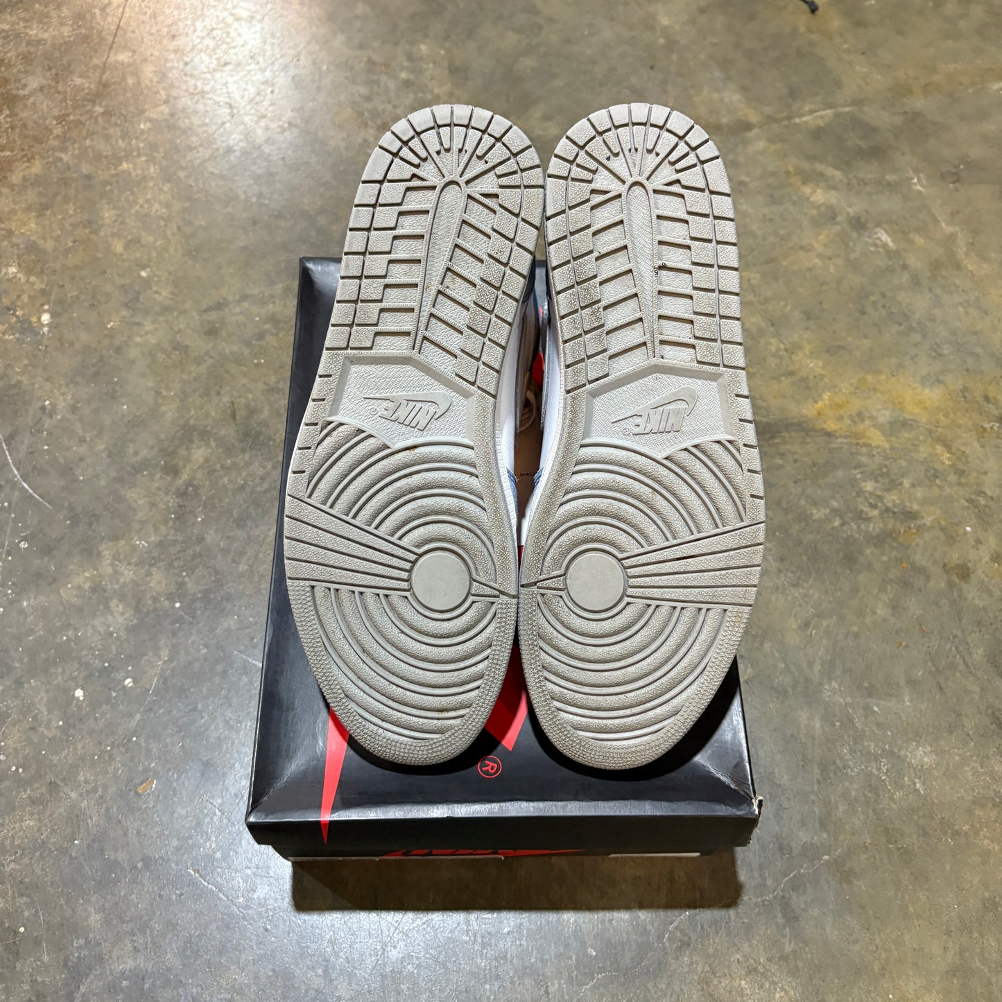 Jordan 1 Retro High Hyper Royal Smoke Grey