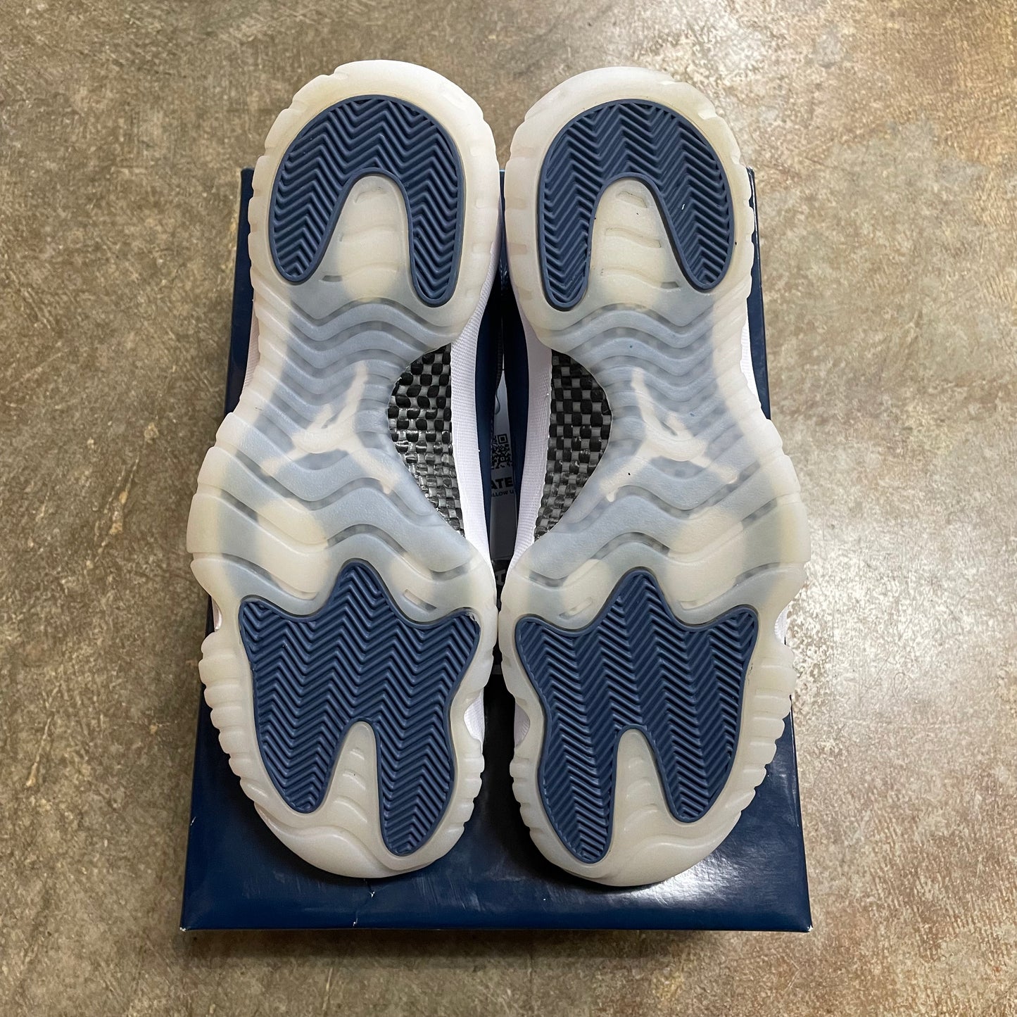 Jordan 11 Retro Low Diffused Blue