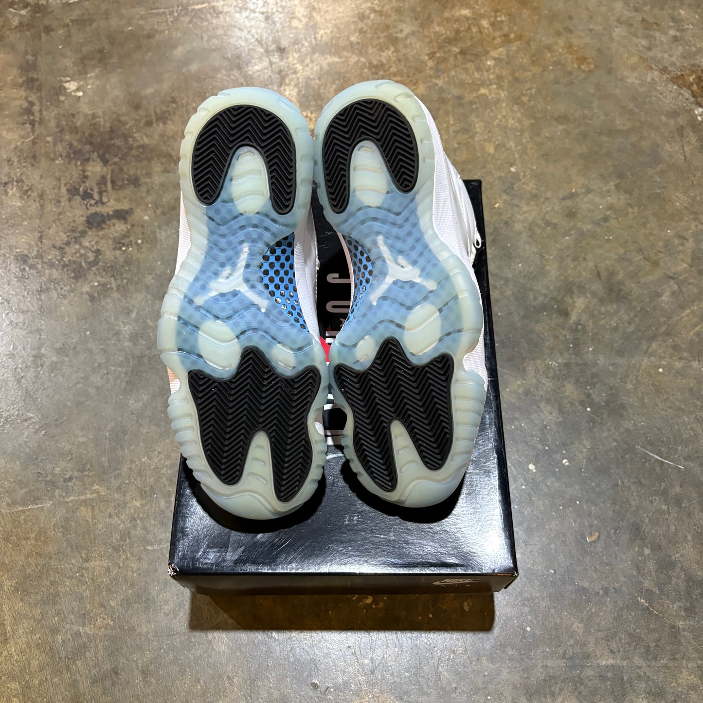 Jordan 11 Legend Blue