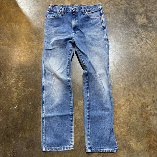 Medium Wash Wrangler Cowboy Cut 8