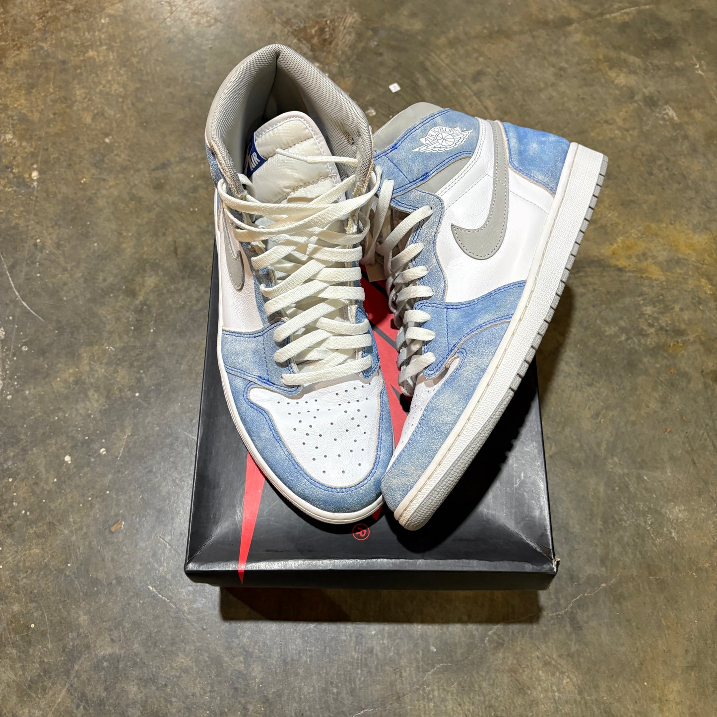 Jordan 1 Retro High Hyper Royal Smoke Grey