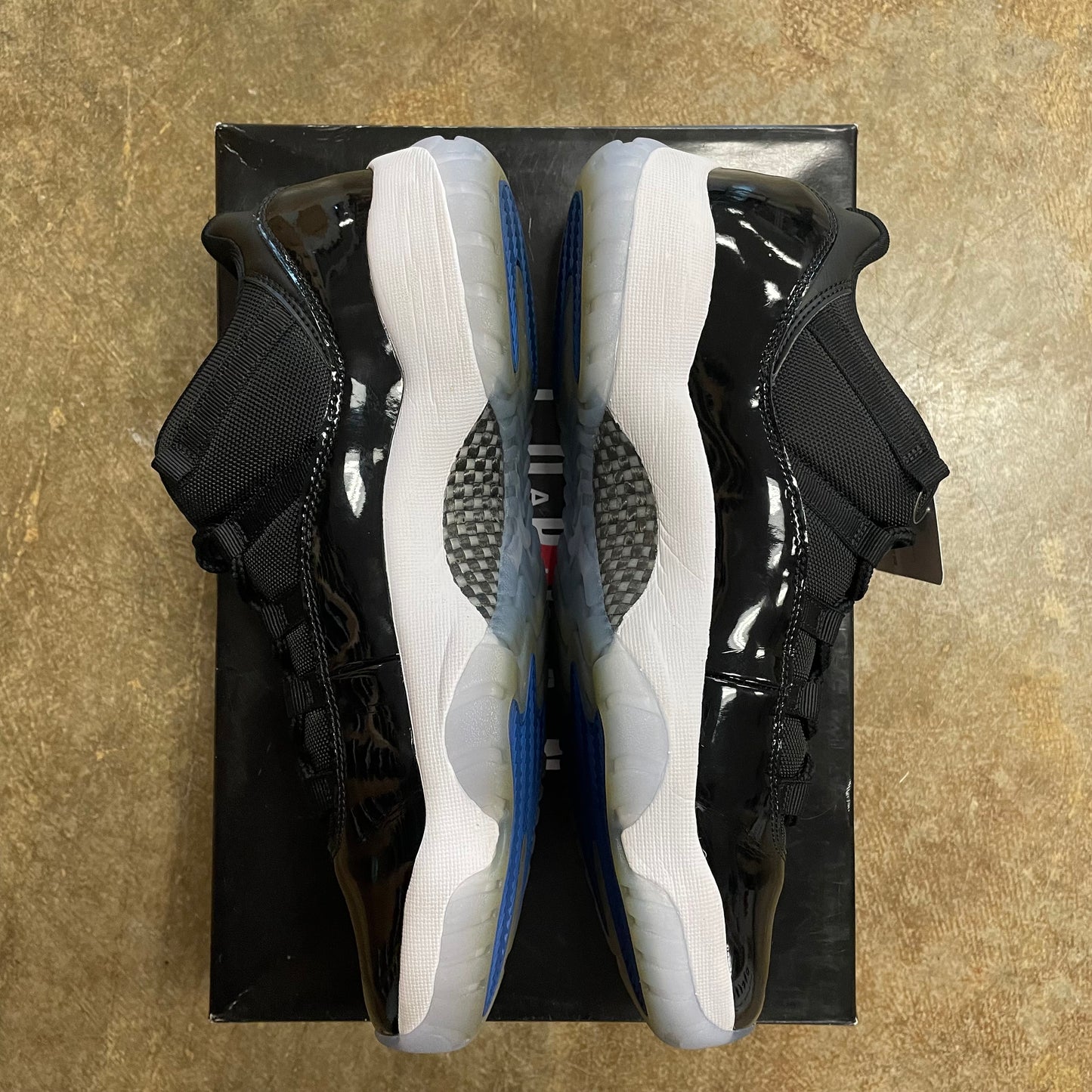 Jordan 11 Low Space Jam