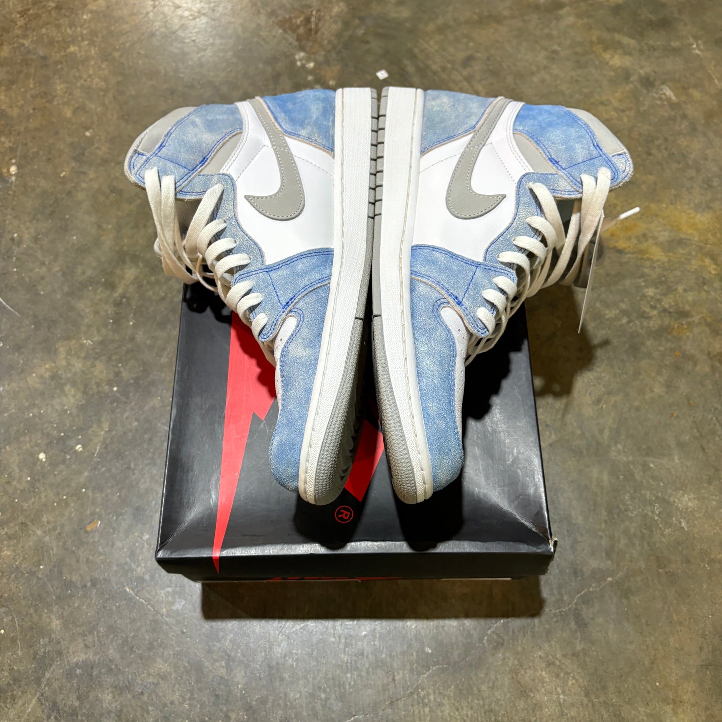 Jordan 1 Retro High Hyper Royal Smoke Grey