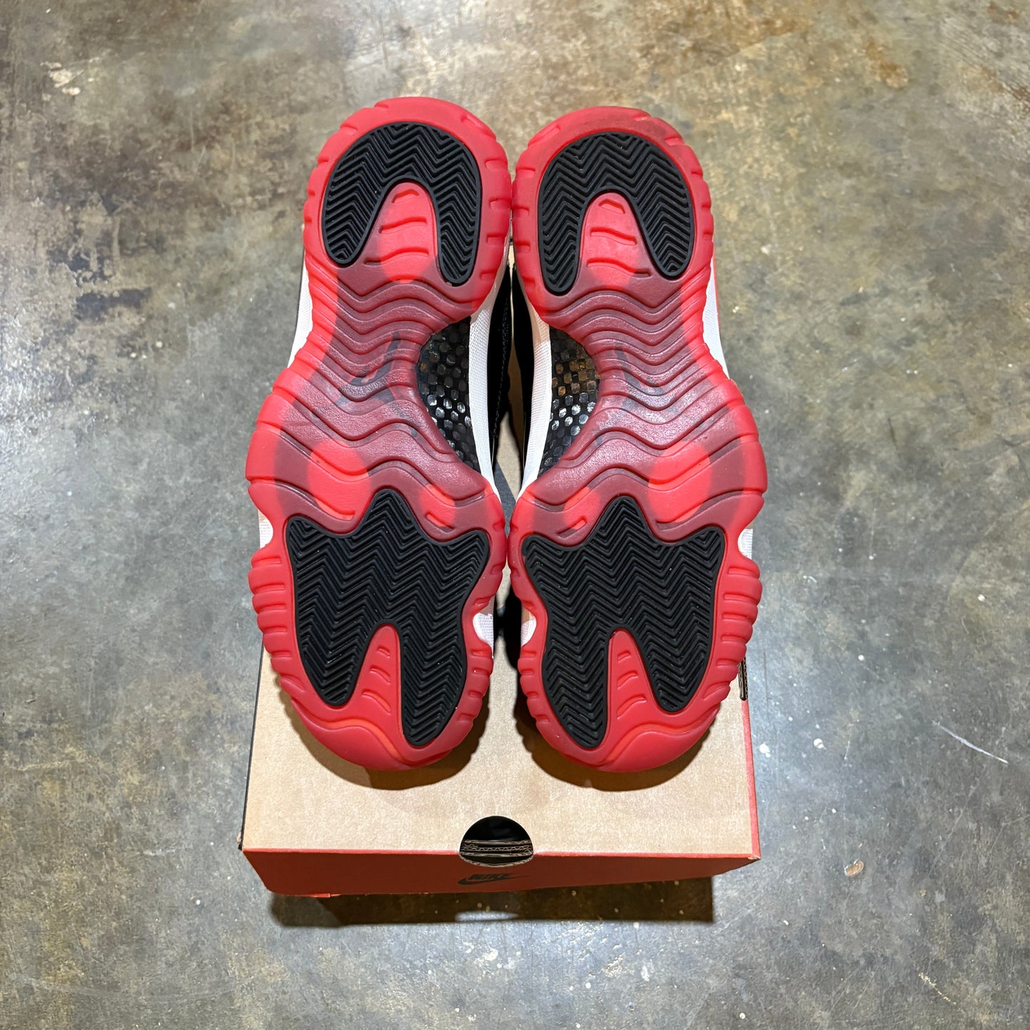 Jordan 11 Low Bred
