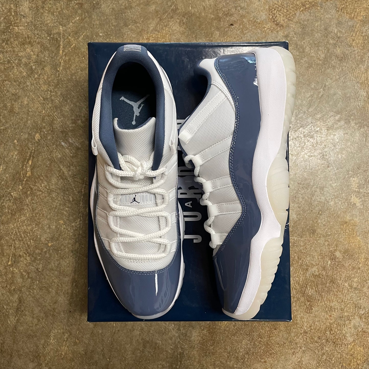 Jordan 11 Retro Low Diffused Blue