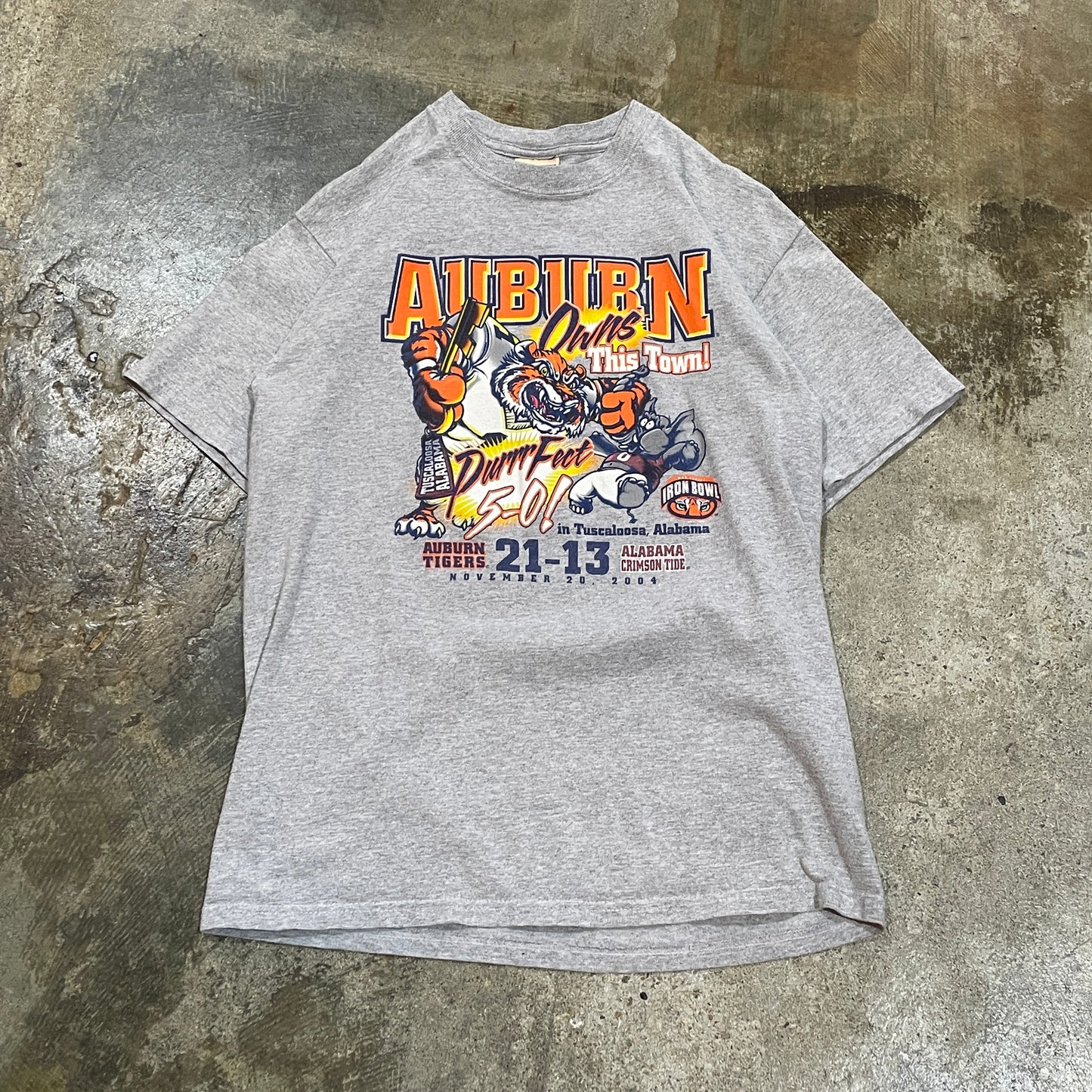 Auburn Owns This Town 2004 Iron Bowl Red Oak Tee