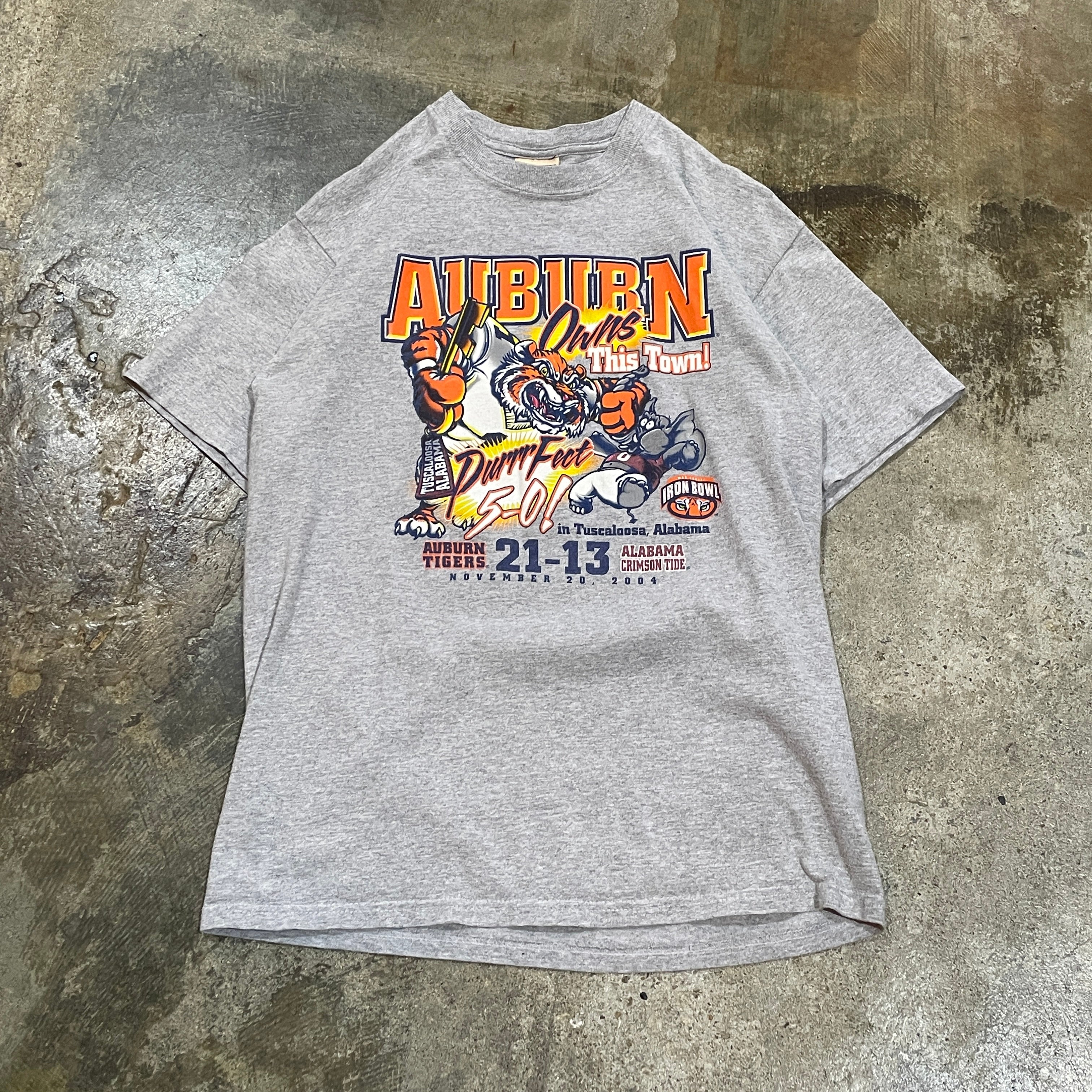 Auburn Owns This Town 2004 Iron Bowl Red Oak Tee