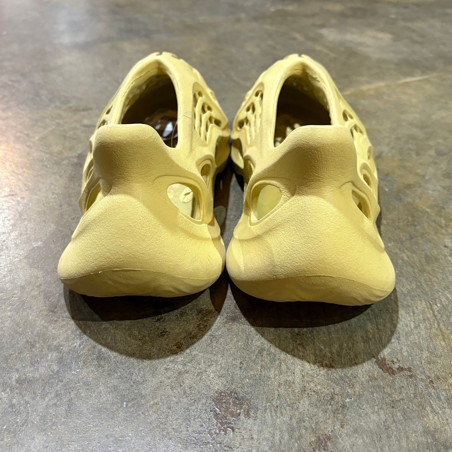 Yeezy Foam RNNR Sulfur No Box