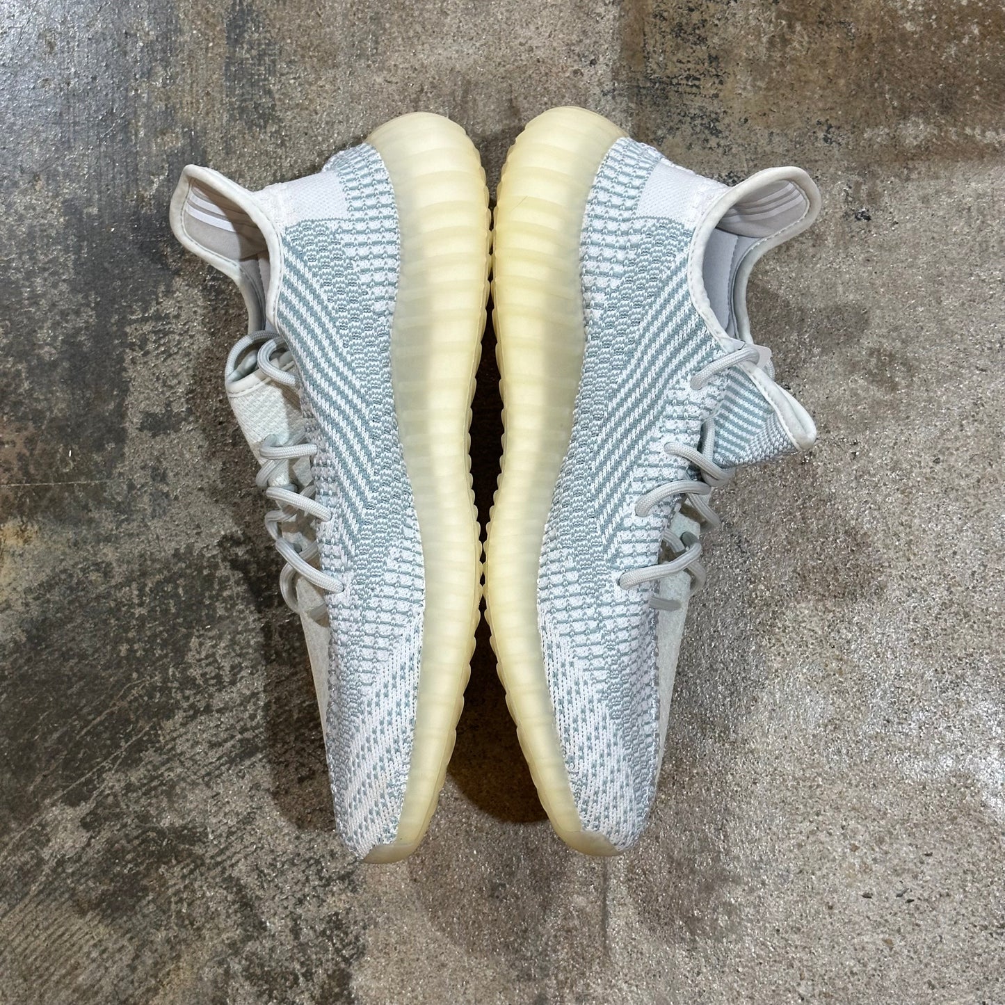 Yeezy 350 Cloud V2 No Box