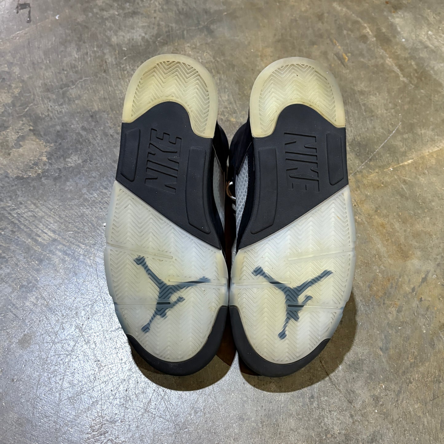 No Box Jordan 5 Black Metallic Reimagined