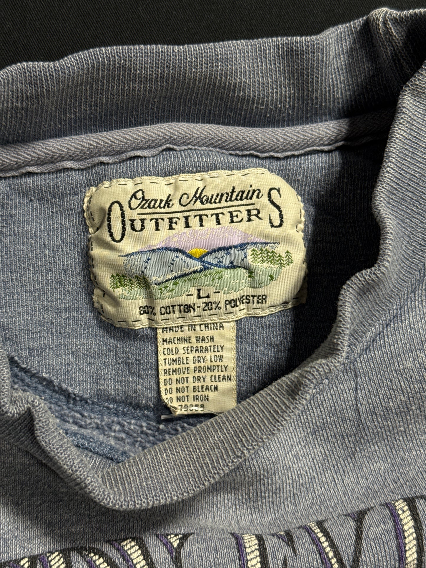 1990s Ozark Mountain Outfitters Northern Explorer Dog Graphic Sweatshirt