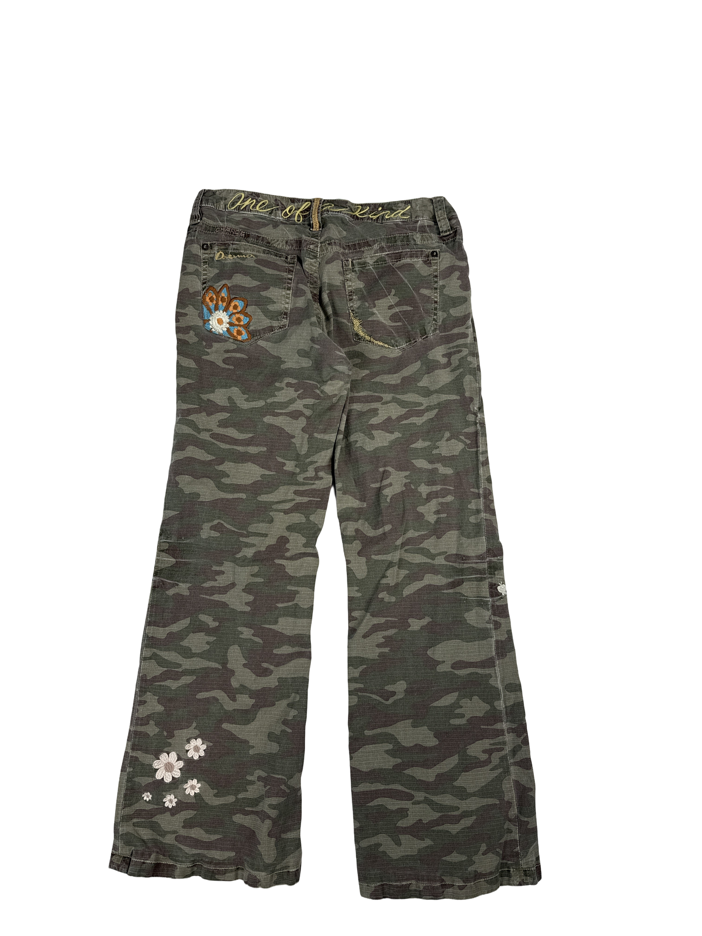 Y2K Camouflage Floral Peace Cargo Pants (M)
