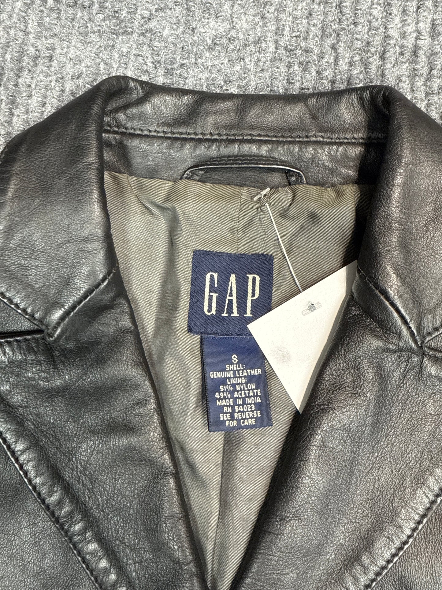 Y2K GAP Genuine Leather Button-Up Jacket (S)